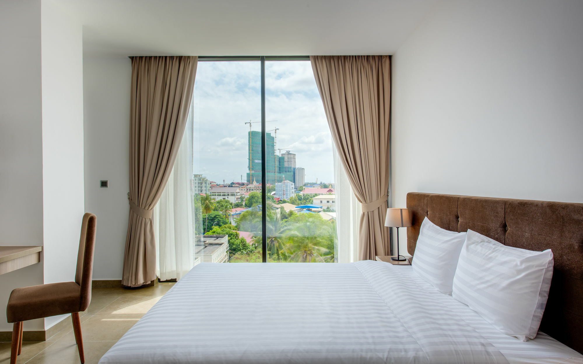 Mansion 51 Hotel & Apartment Phnom Penh Exterior photo